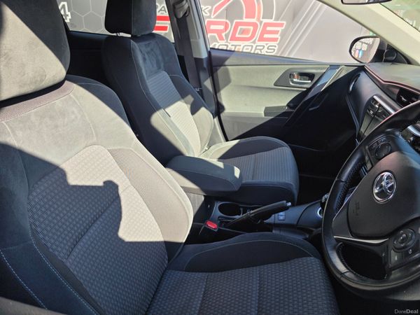 Toyota Auris 2017 386254797