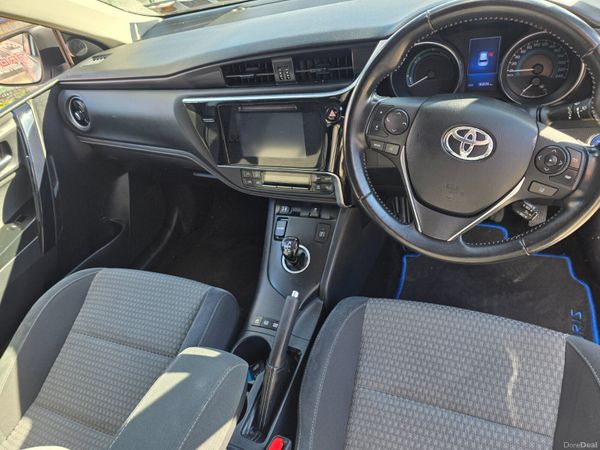 Toyota Auris 2017 386254799