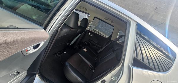 Honda fit Hybrid Low Mileage 386256597
