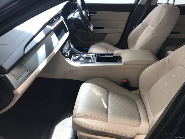 Jaguar XF 2019 386273077
