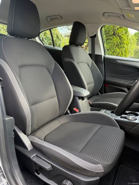 *Auto* Immaculate 231 Ford Focus! 386239433