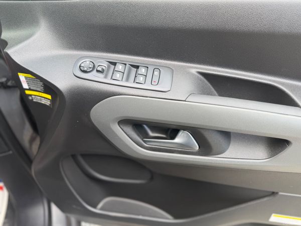 Citroen berlingo 2023 386399523