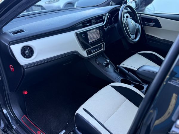 2017 Toyota Auris Hybrid Auto Luna Sports 386324737