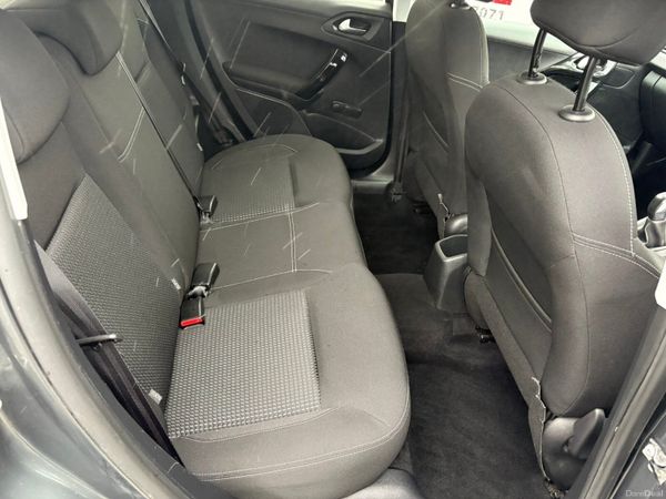 2017 Peugeot 208 386332149
