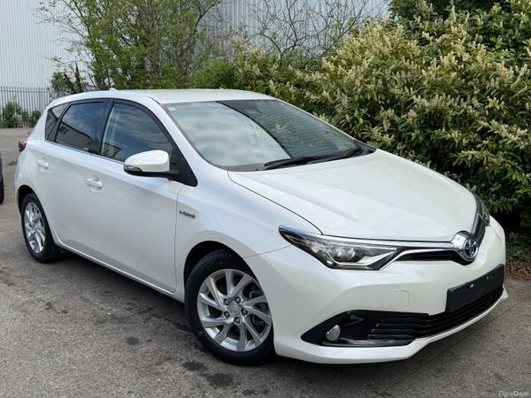 Toyota Auris Hybrid 2017 386448361