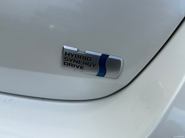 Toyota Auris Hybrid 2017 386448445