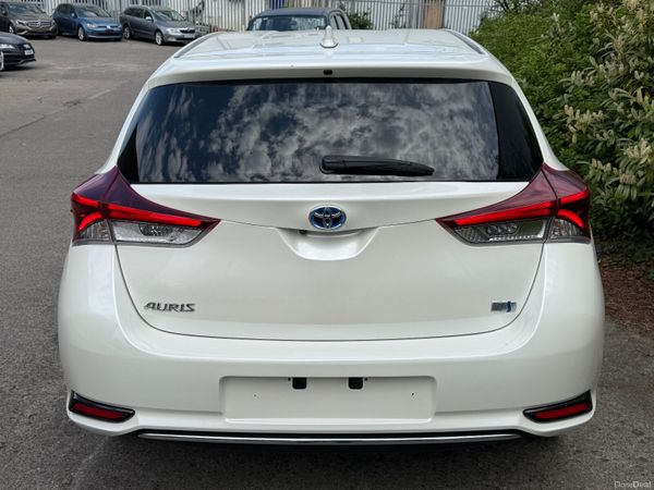 Toyota Auris Hybrid 2017 386448517