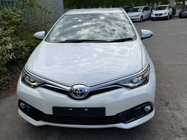 Toyota Auris Hybrid 2017 386448519