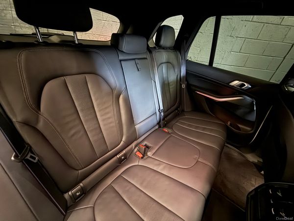 231 BMW X5 45E M-Sport 386491913