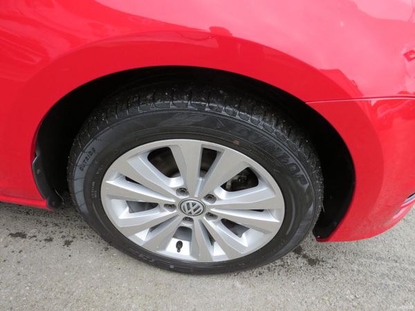 152 VW GOLF 5DR  PETROL AUTO IN CLASSIC RED 386499669