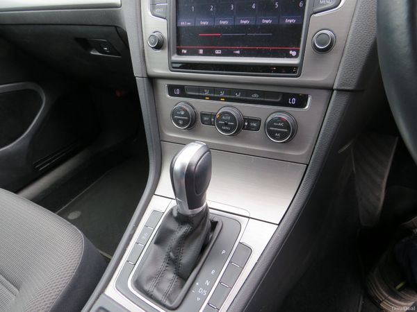152 VW GOLF 5DR  PETROL AUTO IN CLASSIC RED 386499769