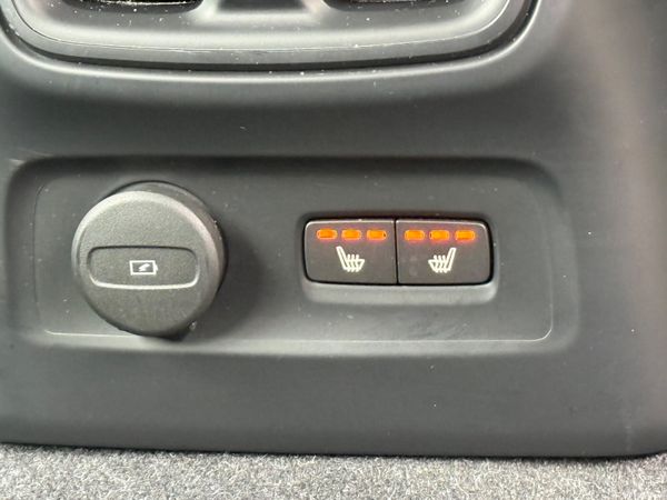 *Low Kms* 232 Volvo XC40 Plus Dark! 386424781