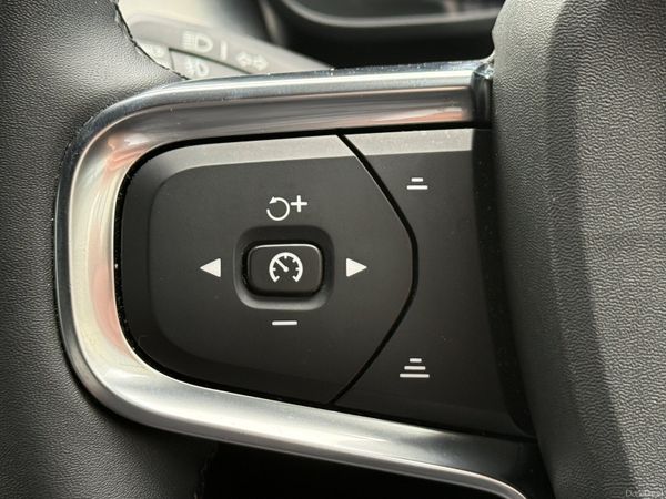 *Low Kms* 232 Volvo XC40 Plus Dark! 386424795
