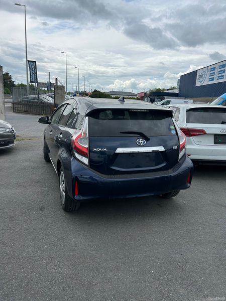 Toyota Aqua 386552835