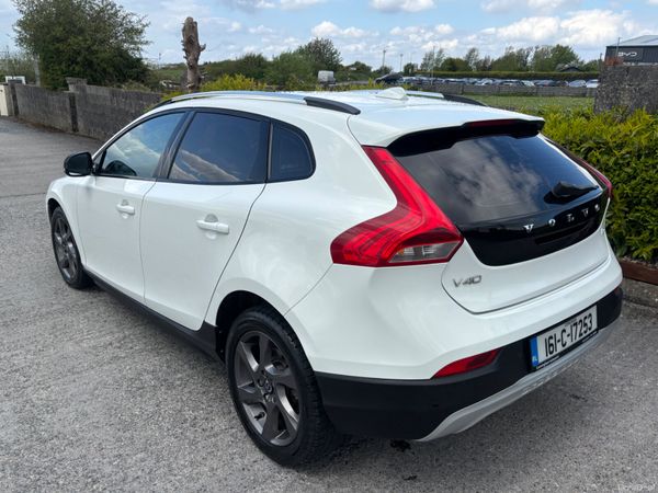 Volvo V40 2016 DIESEL AUTOMATIC 386534979