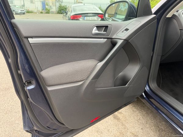 VW Tiguan Pan Roof Low KM FSh 386784577