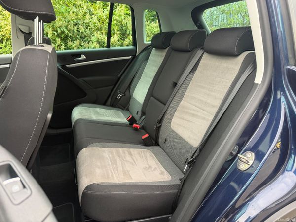 VW Tiguan Pan Roof Low KM FSh 386784581
