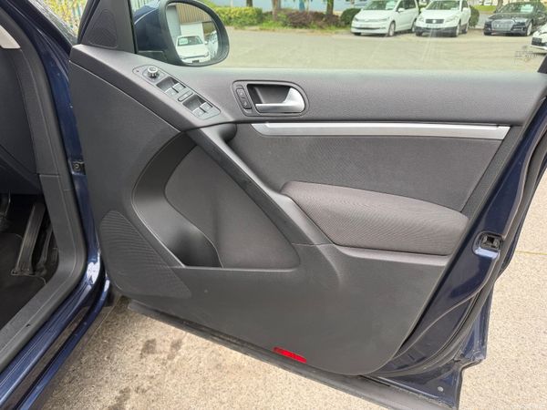 VW Tiguan Pan Roof Low KM FSh 386784509