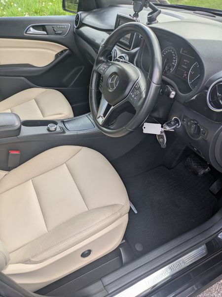 Mercedes-Benz B-Class reverse camera& heated seats 386789775