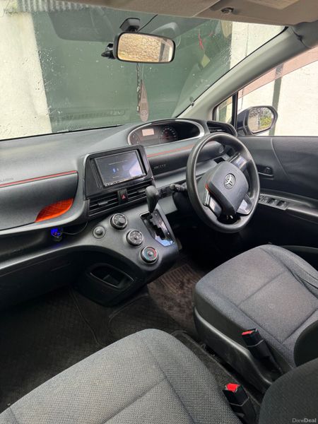 Toyota Sienta 2017 Automatic Low mileage 386796193