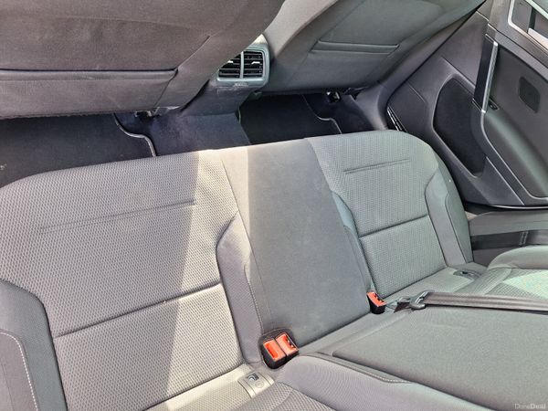 Volkswagen Golf 2014 386799617