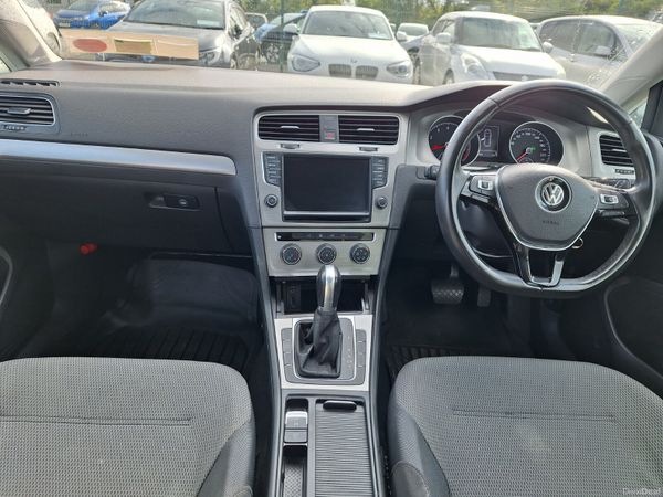 Volkswagen Golf 2014 386799619