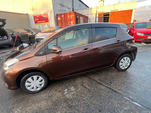2014 Toyota Vitz, 4 of 16