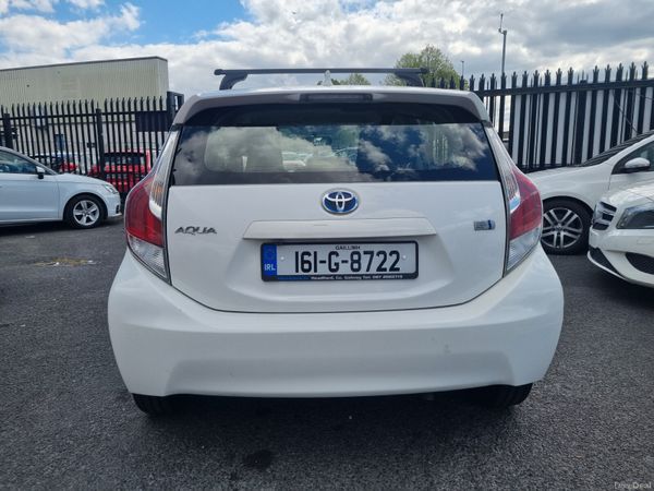 Toyota Aqua  Hybrid  2016 386847341