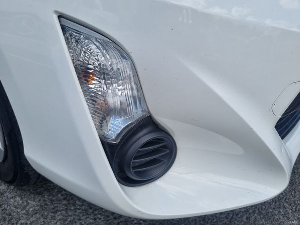 Toyota Aqua  Hybrid  2016 386847335