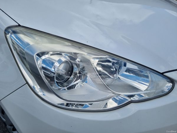 Toyota Aqua  Hybrid  2016 386847337