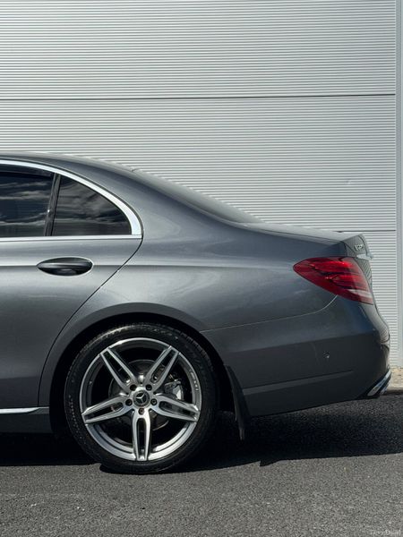 Mercedes-Benz E220d AMG line 386852941