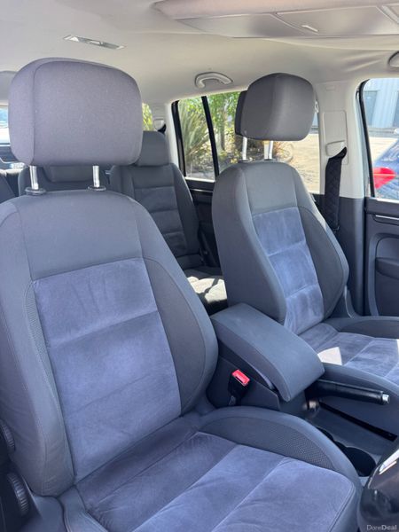 Volkswagen Touran 2015 386894065