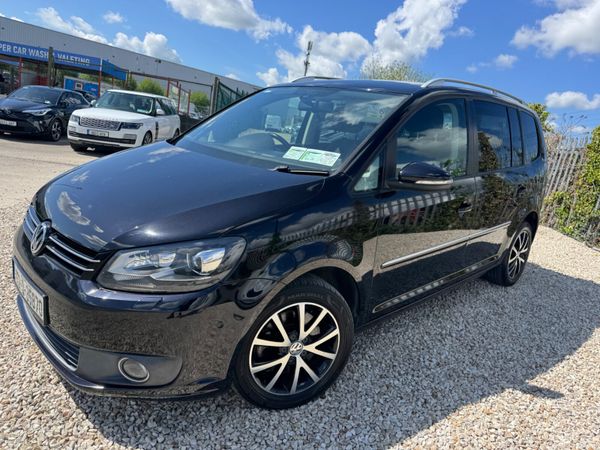 Volkswagen Touran 2015 386894141