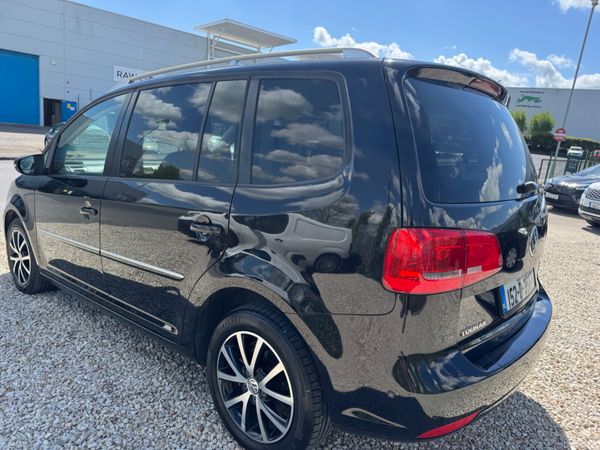 Volkswagen Touran 2015 386894133