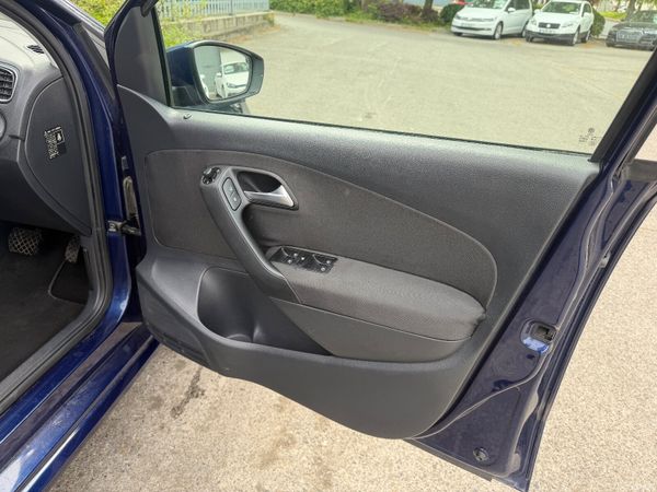 Volkswagen Polo Automatic 2013 Low KM 386941859