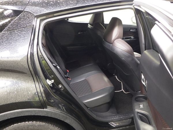 Toyota C-HR Hybrid 386992769