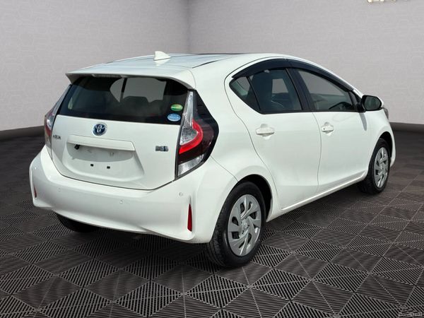 Toyota Aqua Hybrid *Automatic* 386928697