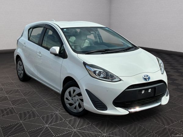 Toyota Aqua Hybrid *Automatic* 386928721