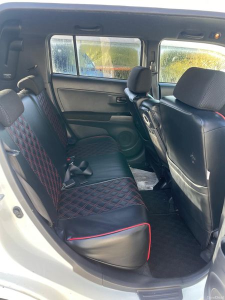 Toyota bB 2011 386929925