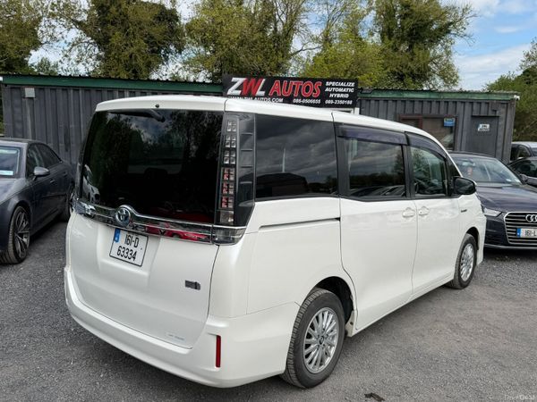 161 Toyota Voxy Hybrid 7 Seater 386932643