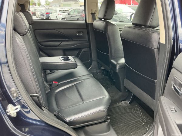2016 MITSUBISHI OUTLANDER 4X4 7 SEATER SPOTLESS 387084689