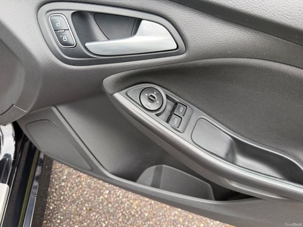 Ford Focus ST Line TDCI 387085985