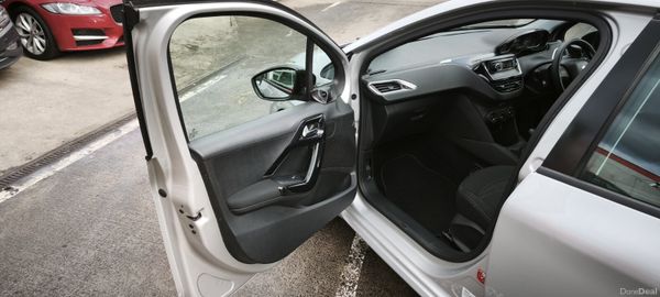 Peugeot 208 2015 AA APPROVED 387098479
