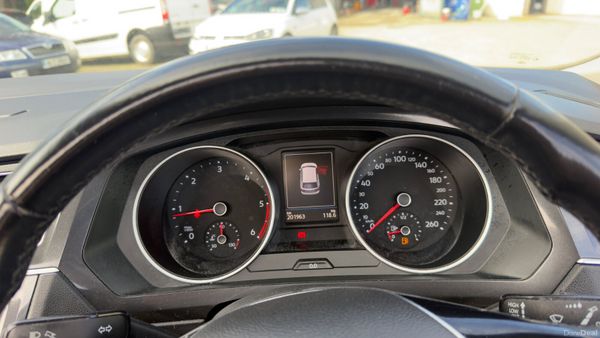 2017 2.0TDI Volkswagen Tiguan (Sunroof Model) 387142347
