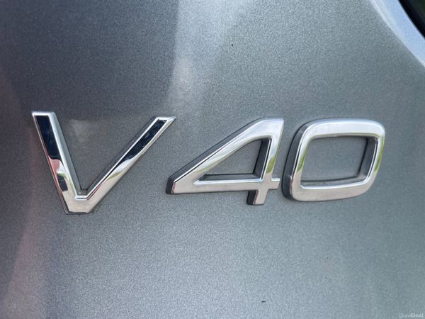 162 Volvo V40 R-Design.. Auto.. Low KMs.. 1 Owner 387129627