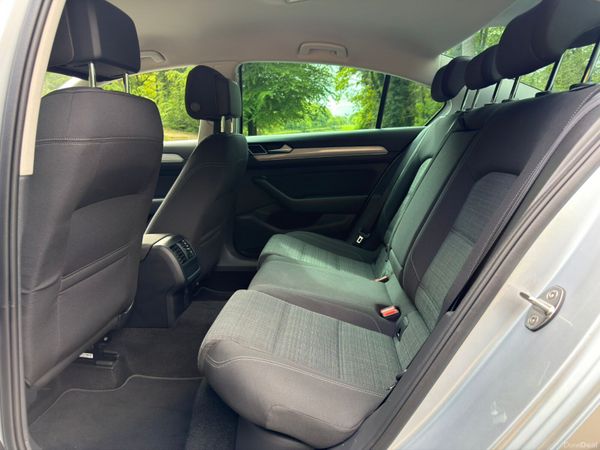2022  Volkswagen Passat 2.0 TDI 150HP Business 387245543