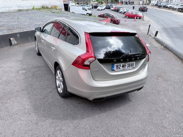 Volvo V60 2.0D SE LUX AUTO Low KMs 387248633