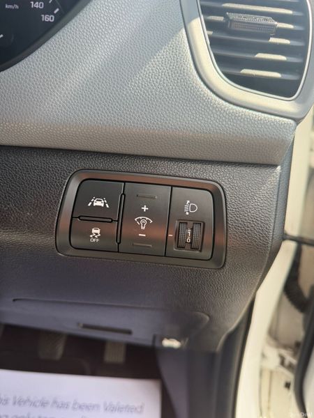 Hyundai i20 2016 DELUXE *** ONLY 52k/MILES*** 387265087