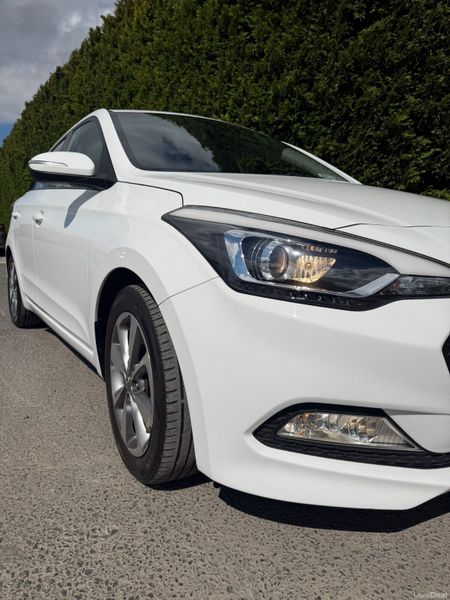 Hyundai i20 2016 DELUXE *** ONLY 52k/MILES*** 387265097