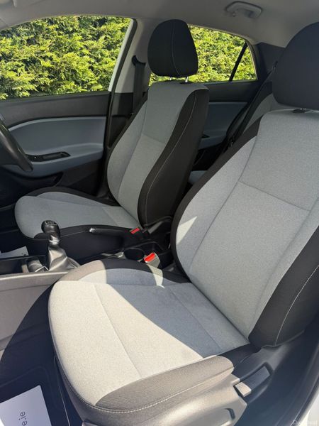 Hyundai i20 2016 DELUXE *** ONLY 52k/MILES*** 387265117